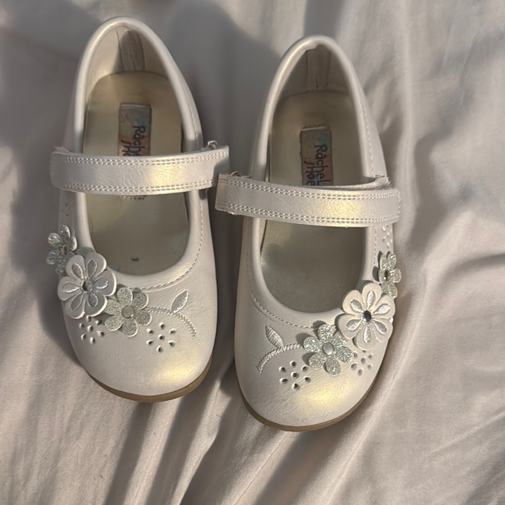 Kids White Floral Mary Jane Shoes